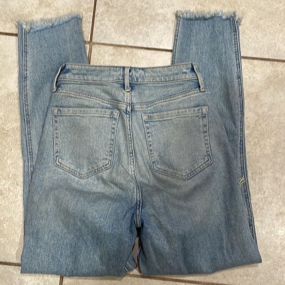 Hollister Curvy Ultra High Rise Mom Jeans Destroyed 3L - Picture 8 of 8
